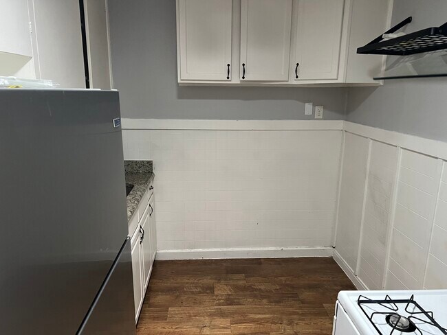 Building Photo - 422 E Worth St