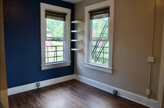Building Photo - 308 W McMicken Ave