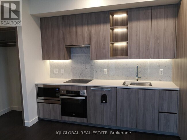 Photo du bâtiment - 95 McMahon Dr