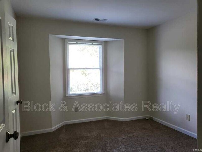 Building Photo - 1511 Creekwood Ct