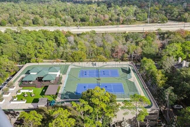 Foto del edificio - 121 N Post Oak Ln