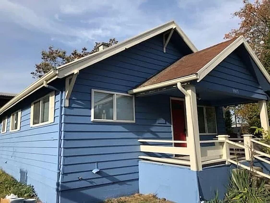Primary Photo - Remodeled 2 bed / 1 bath with den and base...