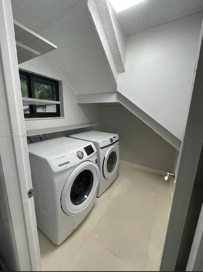 Foto del edificio - 7021 SW 105th Ct