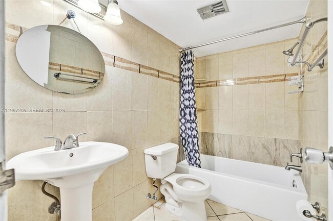 Foto del edificio - 8301 Sands Point Blvd