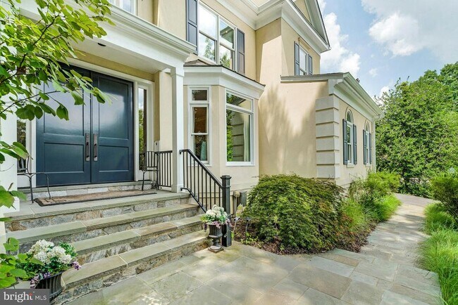 Building Photo - 6698 Glenbrook Rd
