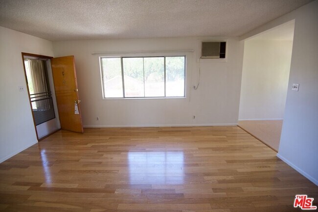 Foto del edificio - 4168 Brunswick Ave