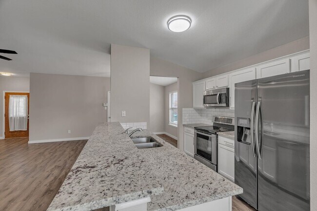 Building Photo - 3920 Cane River Rd