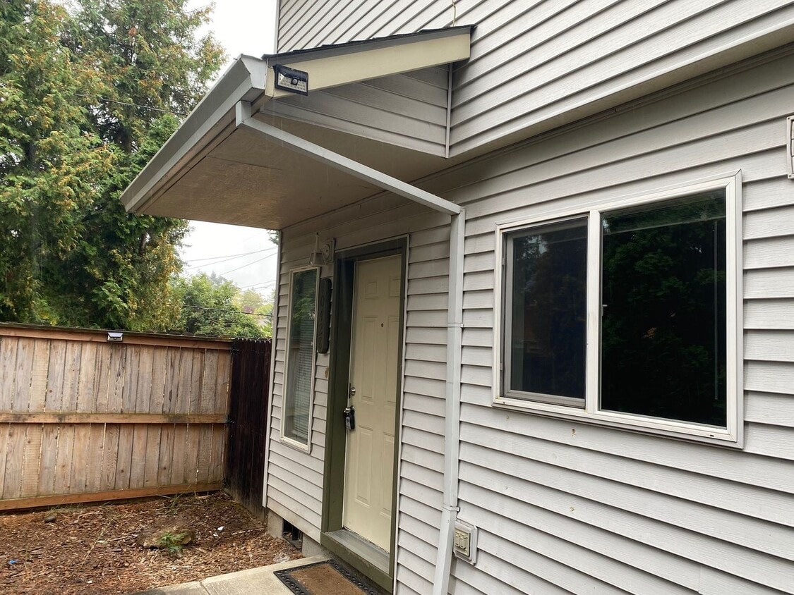 Primary Photo - 10420 NE Glisan St