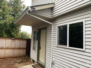 Building Photo - 10420 NE Glisan St