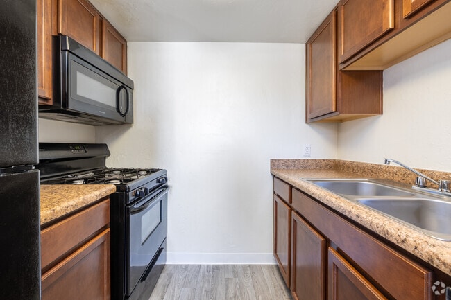 2BR, 1BA - 871SF - Kitchen - Campbell Ranch Apartments