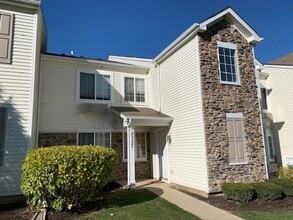 Building Photo - 2327 Silverstone Dr