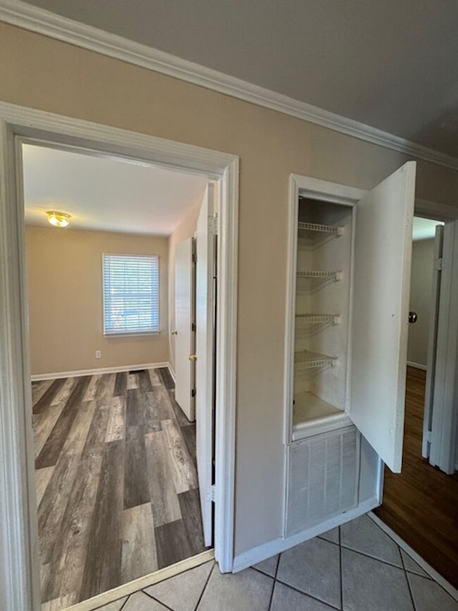 Building Photo - Charming bungalow in Overbrook  - 2 bedroo...
