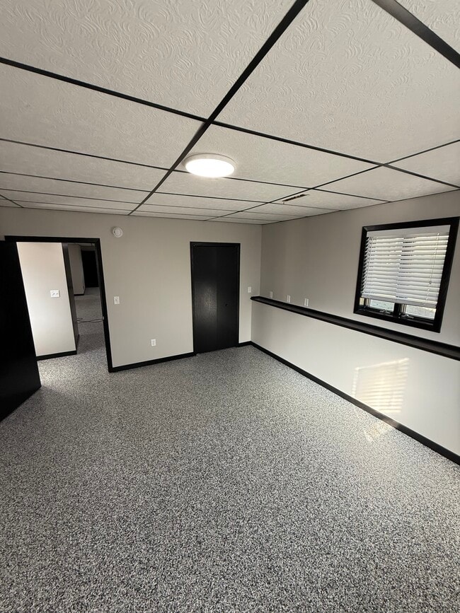 Building Photo - 809 County Rd 2 S