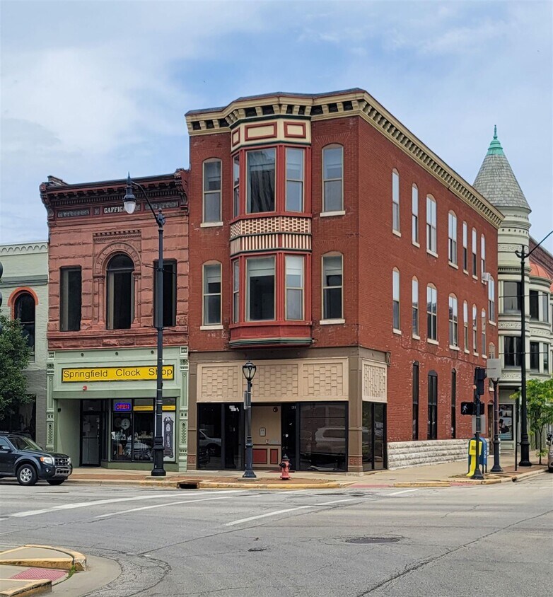 Primary Photo - 631 E Washington St