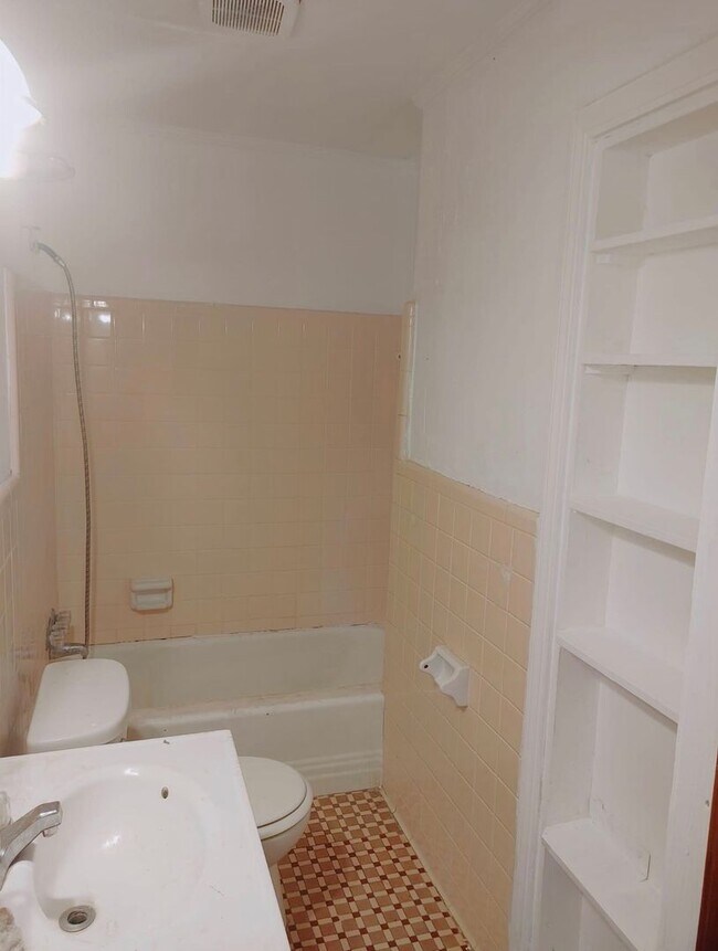 Foto del edificio - 127 E Oak St