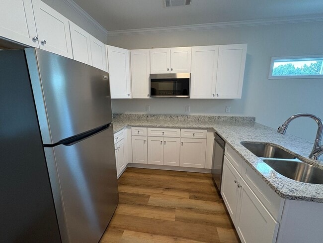 Building Photo - 175 S Barnett Shoals Rd
