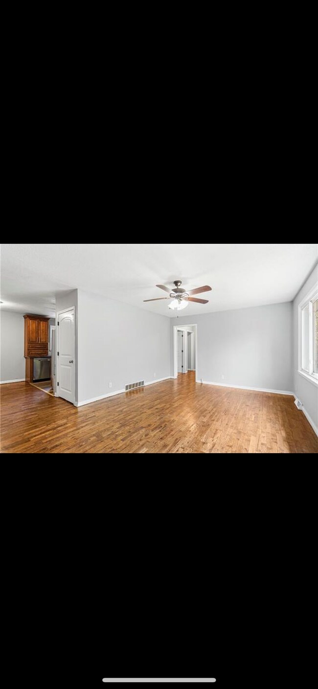 Foto del edificio - 5235 N White Ave