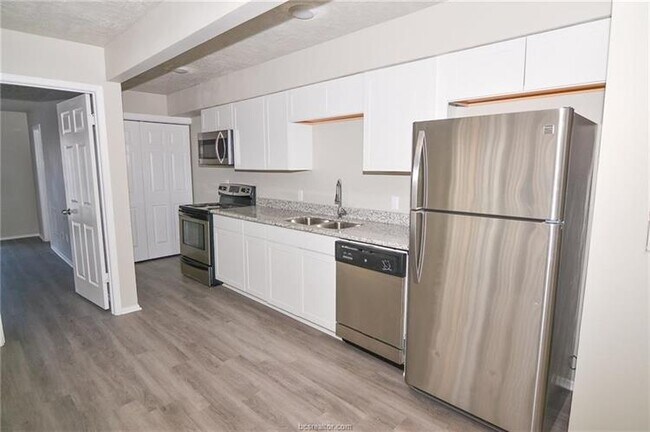 Building Photo - 1018 Autumn Cir