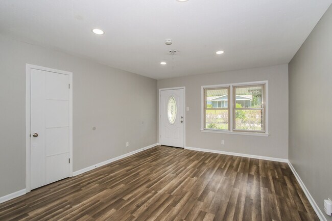 Foto del edificio - Beautiful Brick Ranch