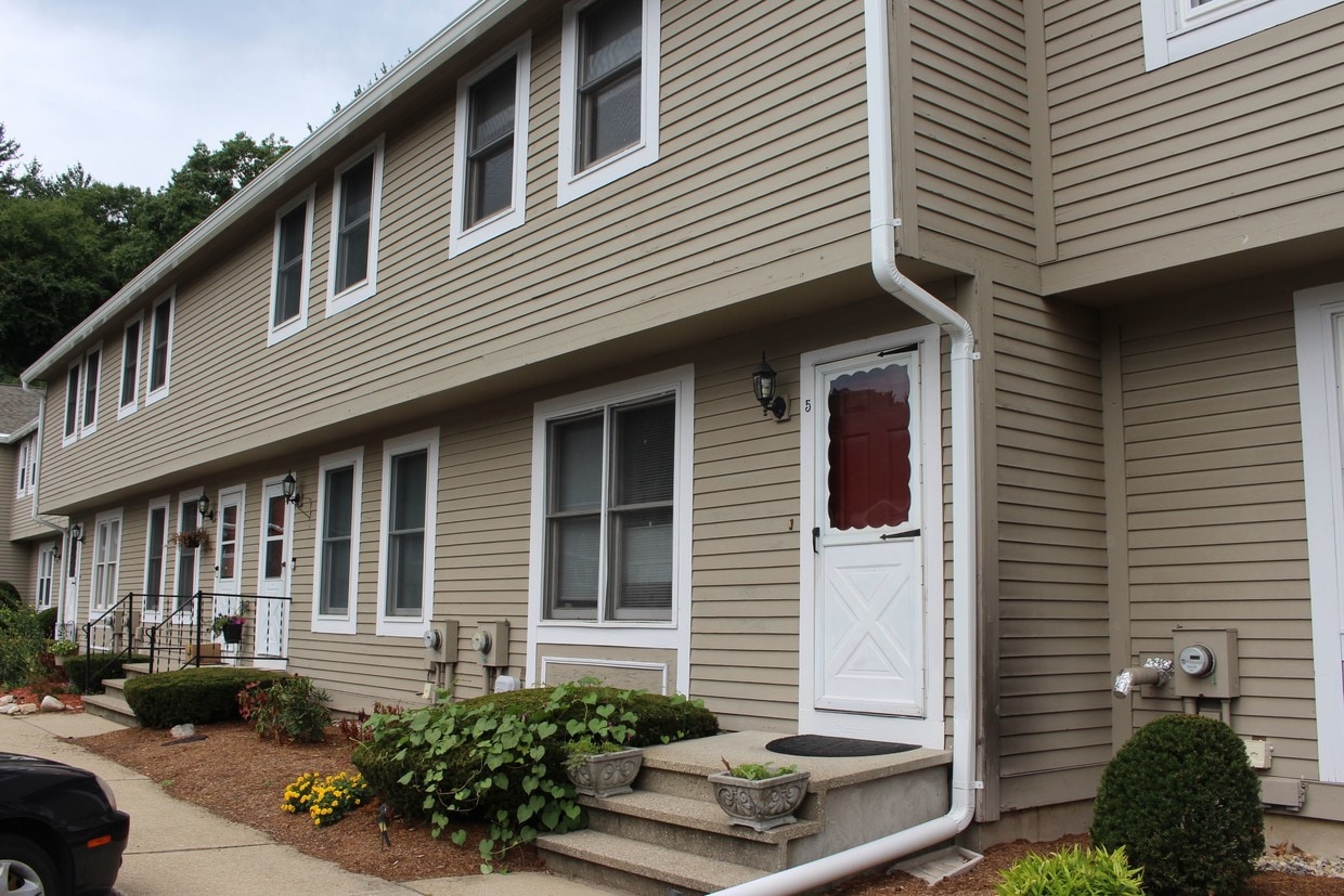 1430 Russell Rd, Westfield, MA 01085 Condo for Rent in Westfield, MA
