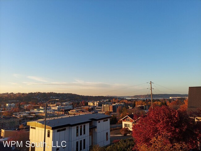 Foto del edificio - 3 br, 1 bath House - 404 Cedar Ave S