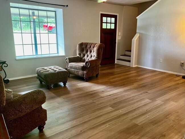 Building Photo - Country & Lake Living All-In-One