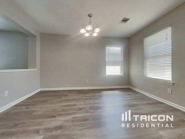 Foto del edificio - 6535 Providence View Ln