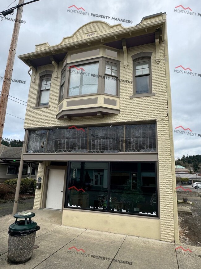 Building Photo - 242 NW Chehalis Ave