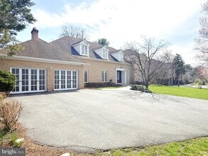Building Photo - 9809 Hall Rd