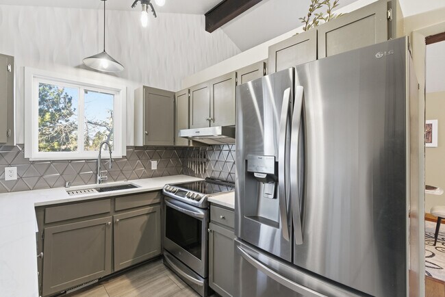 Foto del edificio - 8682 Alpen Cir