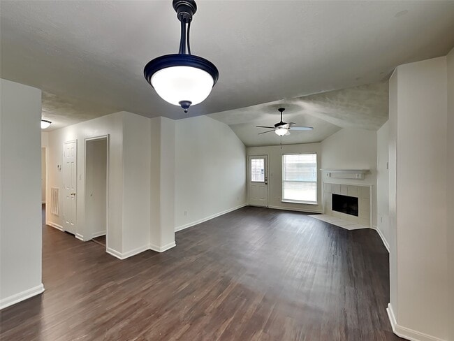 Building Photo - 409 Mystic Glen Loop