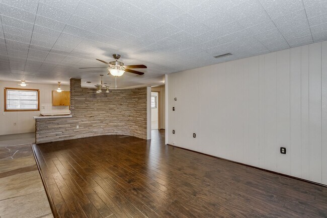 Building Photo - Very cool home with Retro feel - Check it out today!