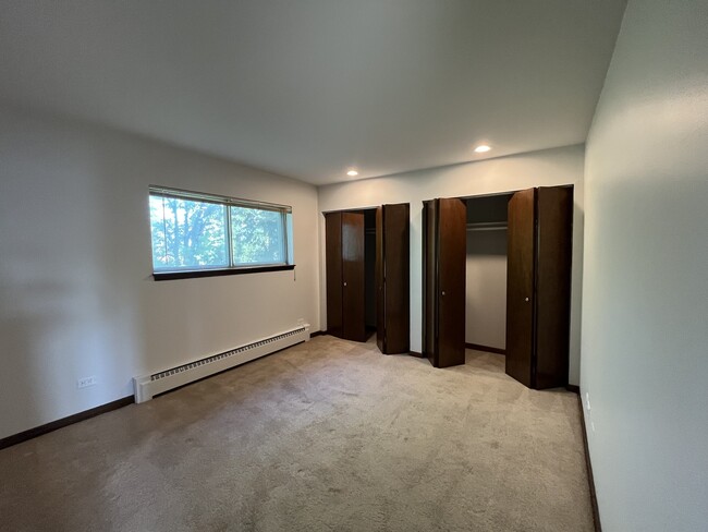 Building Photo - 8900 S Roberts Rd