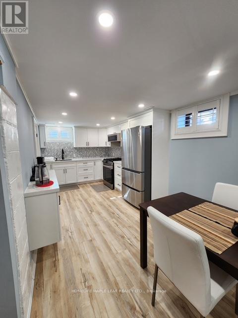 Photo du bâtiment - 62 Montrose Ave