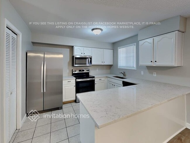Building Photo - 1425 E 97th Pl