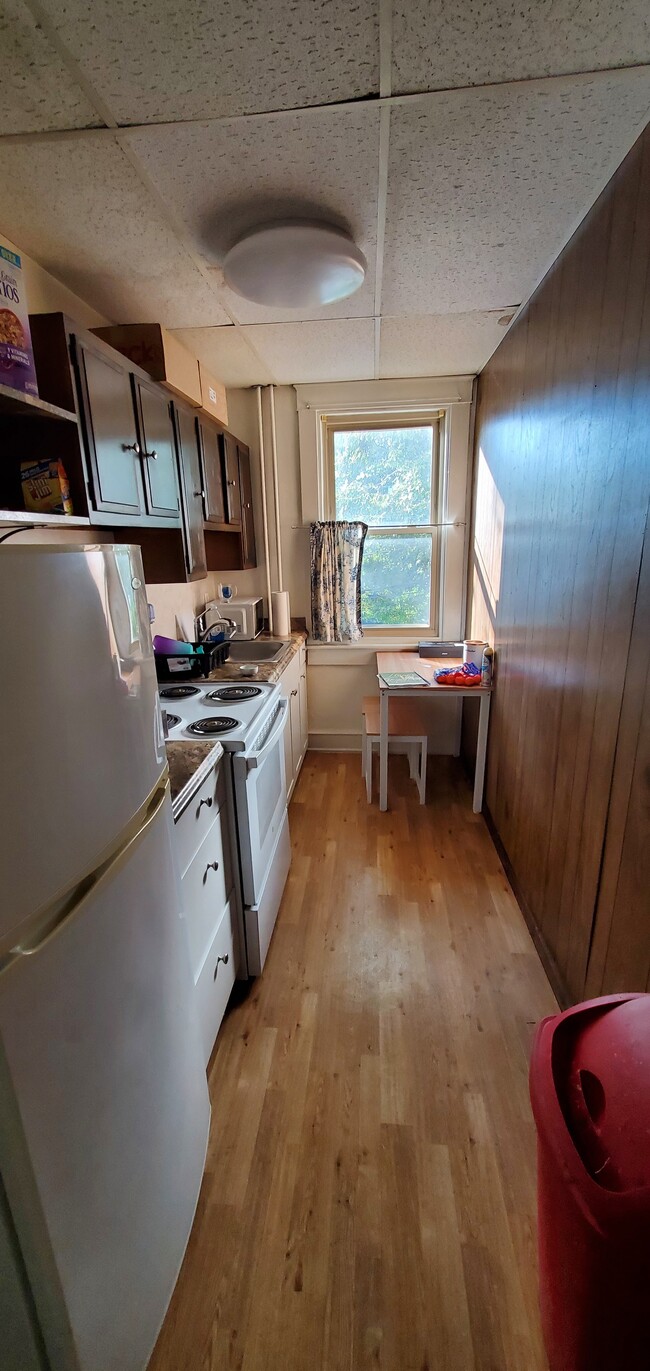 Kitchen - 531 W Union Blvd