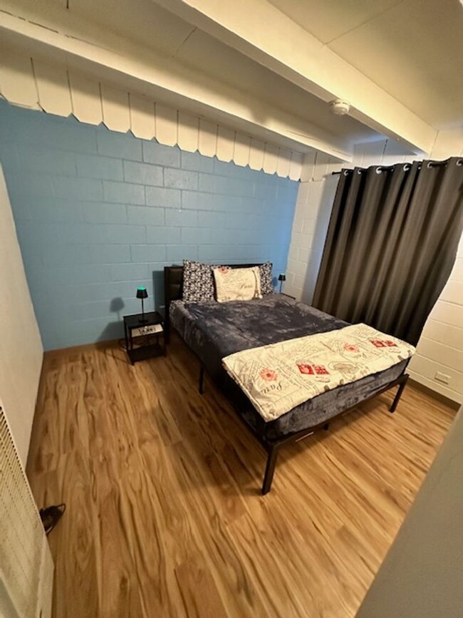 Building Photo - Very Cute and Cozy Furnished Duplex- 1BD 1...