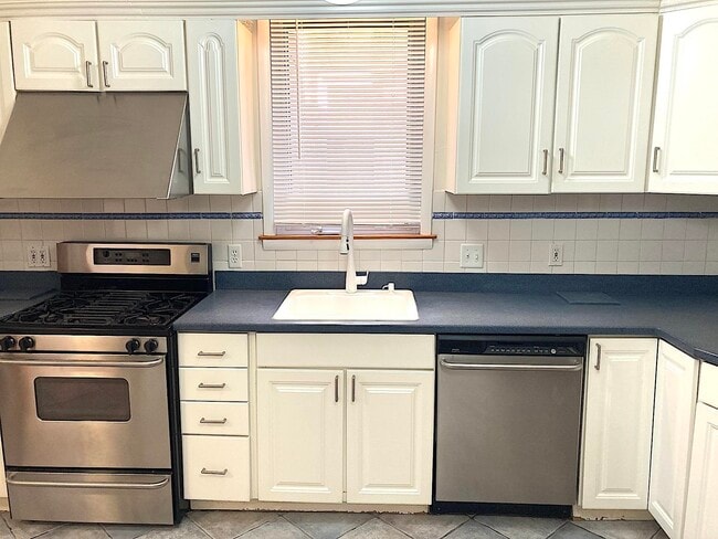 Foto del edificio - 284 MAGNOLIA Ave