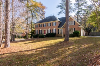 Building Photo - 4135 Knollcrest Cir N