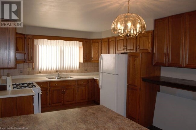 Building Photo - 30 Hearthside Crescent