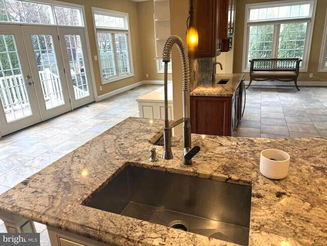 Building Photo - 2054 Madrillon Rd