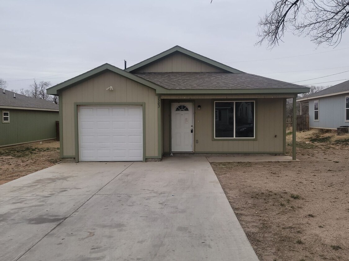 Primary Photo - Newer section 8 approved