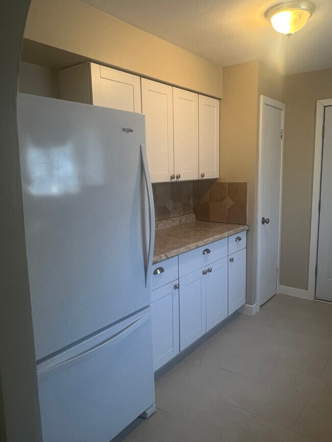 Foto del edificio - 1731 E Cheery Lynn Rd