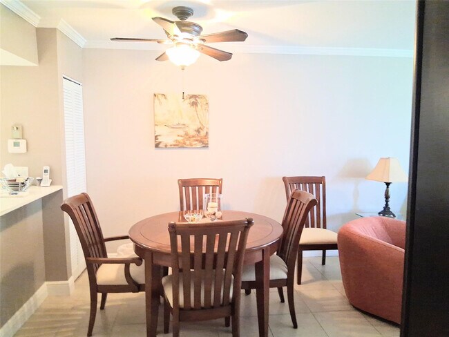 Building Photo - 1035 Hillsboro Mile