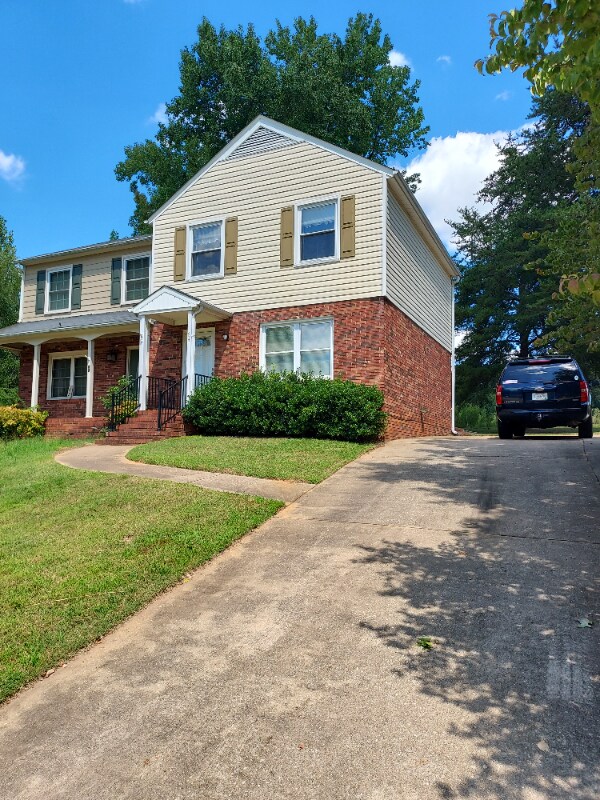 Primary Photo - 64 Sweetbriar Ln