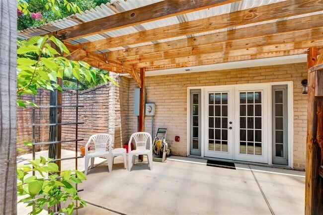 Foto del edificio - 10368 Briar Forest Dr