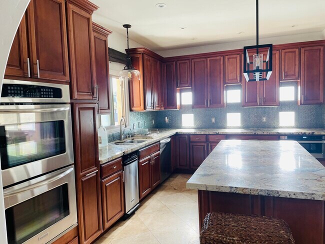 Kitchen - 1931 Nelson Ave