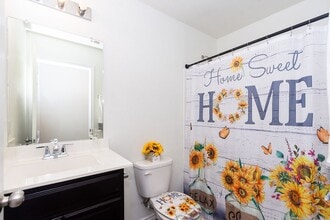 Building Photo - 2622 Summer Ln