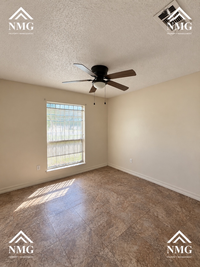 Building Photo - 1755 Brookhollow Cir