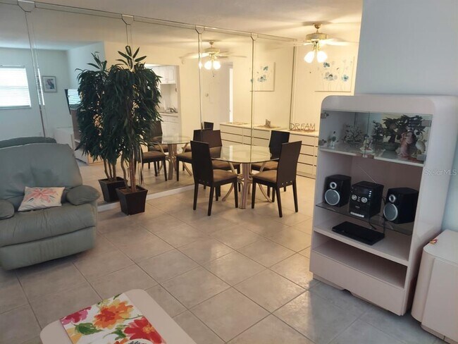 Foto del edificio - 605 Pinellas Point Dr S